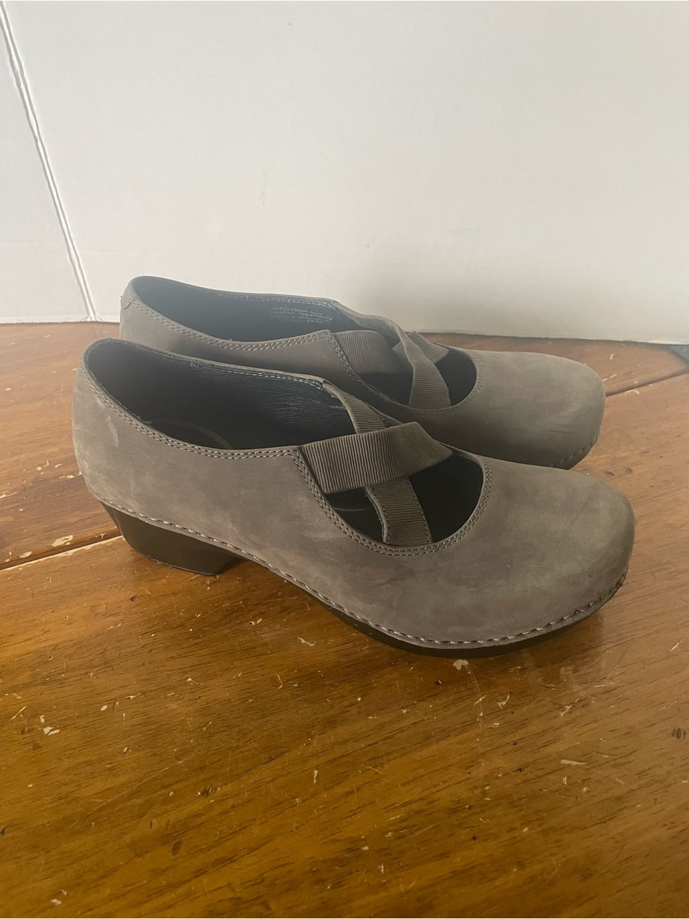 New Nwob DANSKO Traci Gray Suede Clog Pumps Elastic Mary Jane Straps EU 40